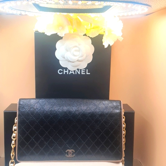 Authentic🍀Chanel black Bicolore long wallet. W/ Chanel Box & Chain included. - Picture 1 of 14